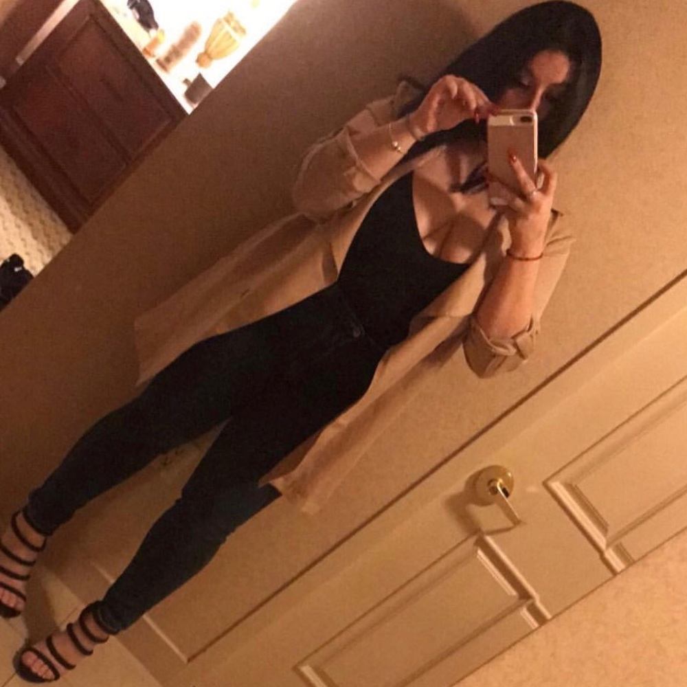 ‼️SEARCHING‼️ SAME STYLE JACKETS 🧥♥️